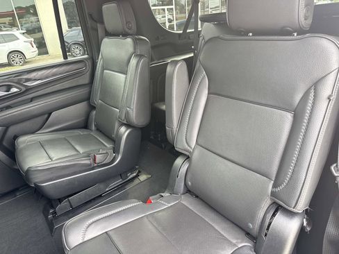 Used 2023 GMC Yukon XL Denali AWD/4WD image 13