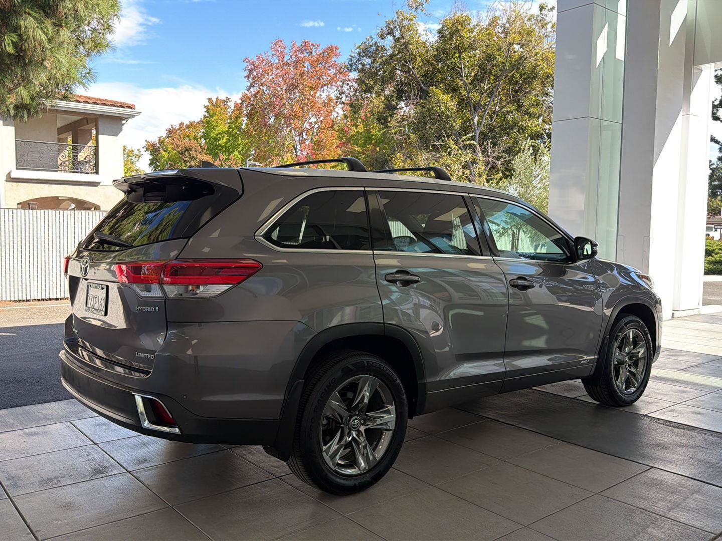 Used 2017 Toyota Highlander Limited Platinum AWD/4WD image 5