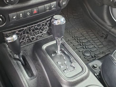 Used 2016 Jeep Wrangler Unlimited Sahara image 37