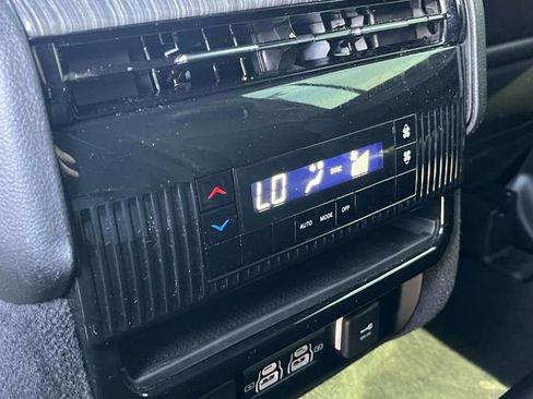 Used 2022 Jeep Wagoneer Series II RWD image 18