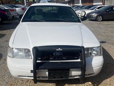 Used 2009 Ford Crown Victoria Police Interceptor image 3