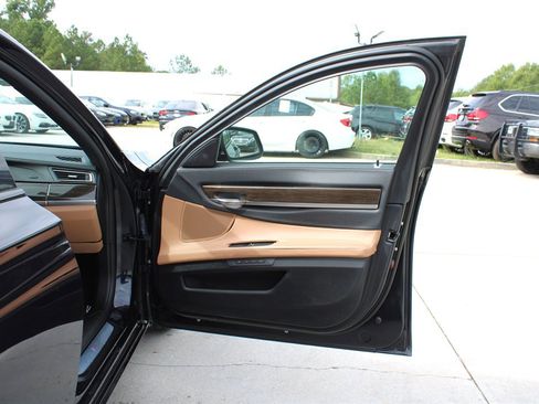 Used 2012 BMW 750Li xDrive image 27