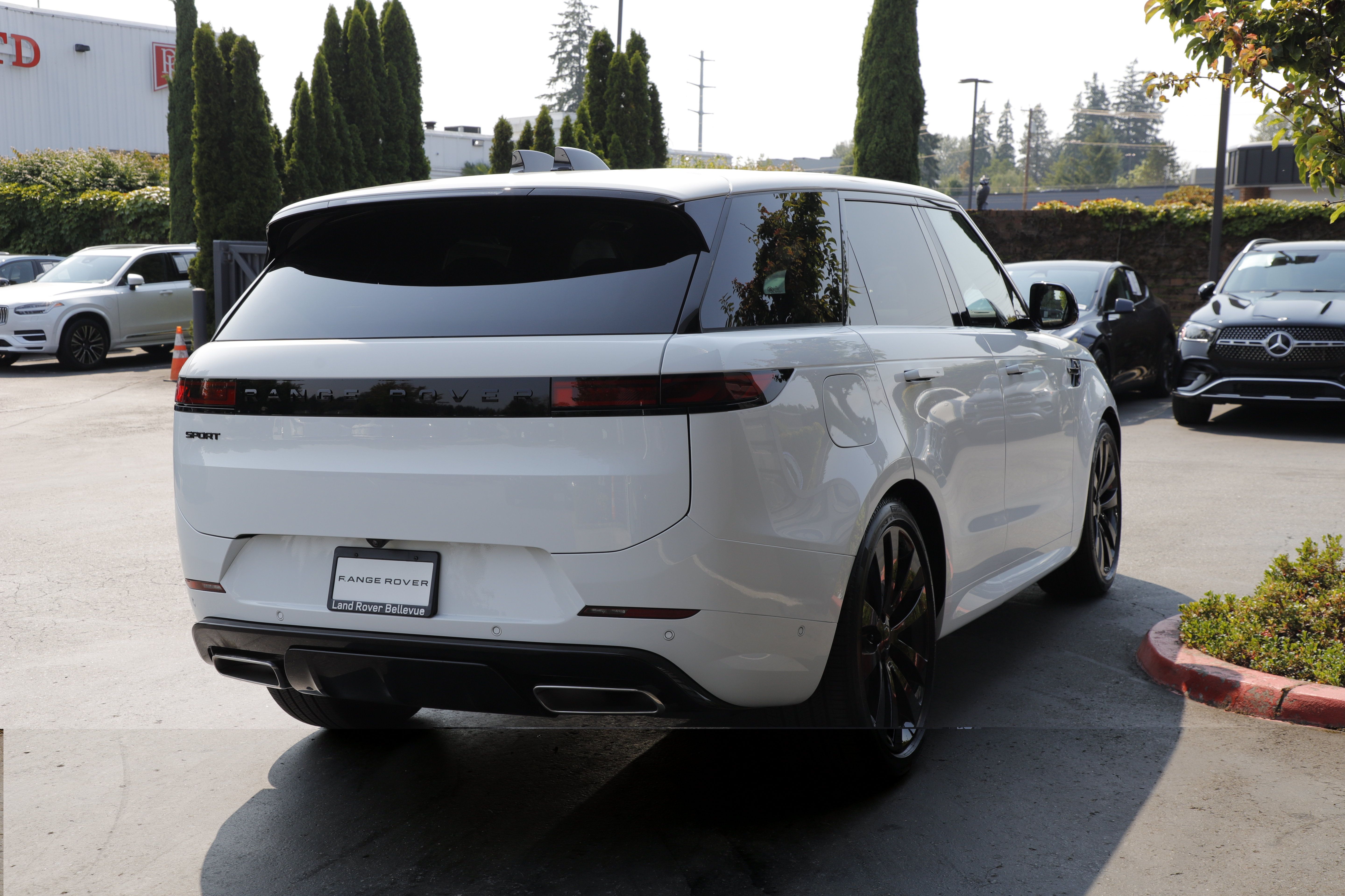 New 2026 Land Rover Range Rover Sport Dynamic SE AWD/4WD image 9