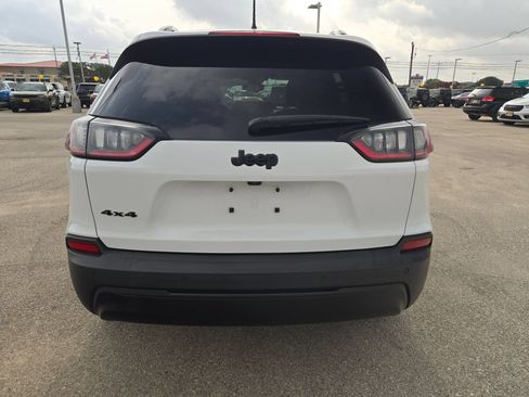 Used 2021 Jeep Cherokee Latitude Plus w/ Sun & Sound Group AWD/4WD image 4