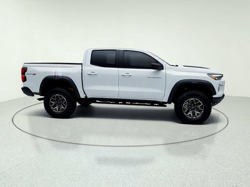 Used 2024 Chevrolet Colorado ZR2 w/ Technology Package AWD/4WD image 10