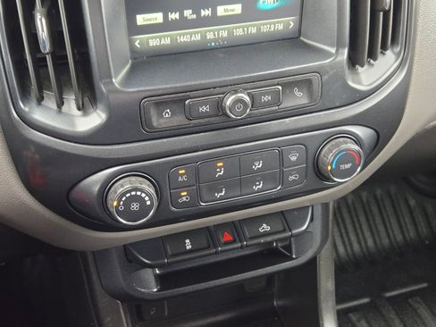 Used 2018 Chevrolet Colorado W/T image 17