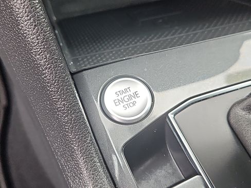 Used 2020 Volkswagen Tiguan SE AWD/4WD image 14