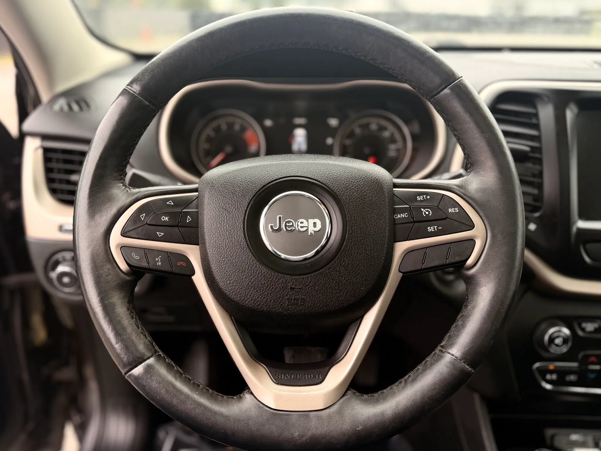 Used 2016 Jeep Cherokee Limited AWD/4WD image 25