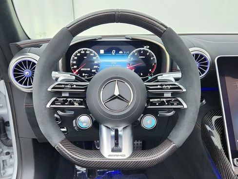 Used 2024 Mercedes-Benz SL 63 AMG 4MATIC image 32