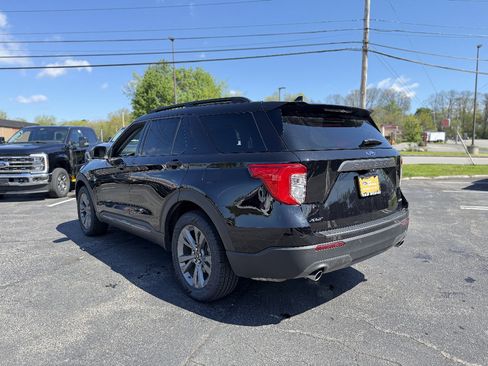 Certified 2021 Ford Explorer XLT w/ Equipment Group 202A AWD/4WD image 4