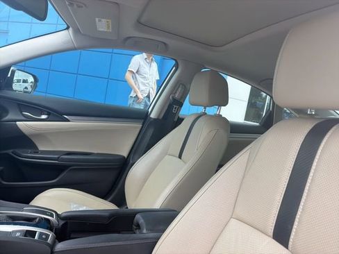 Used 2016 Honda Civic Touring image 14