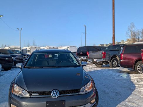 Used 2017 Volkswagen Golf Alltrack SE image 5