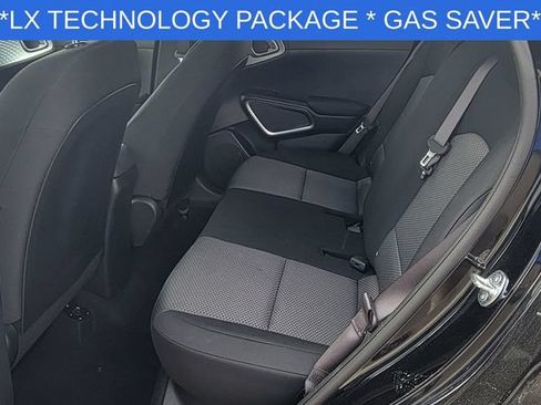 Used 2025 Kia Soul LX w/ LX Technology Package FWD image 8