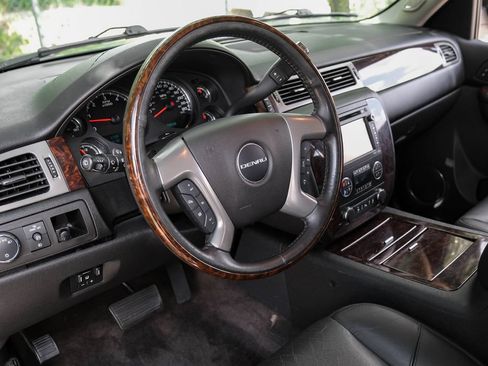 Used 2013 GMC Yukon XL Denali AWD/4WD image 26