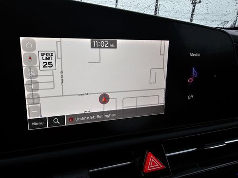 Used 2024 Kia Niro EX Touring image 33