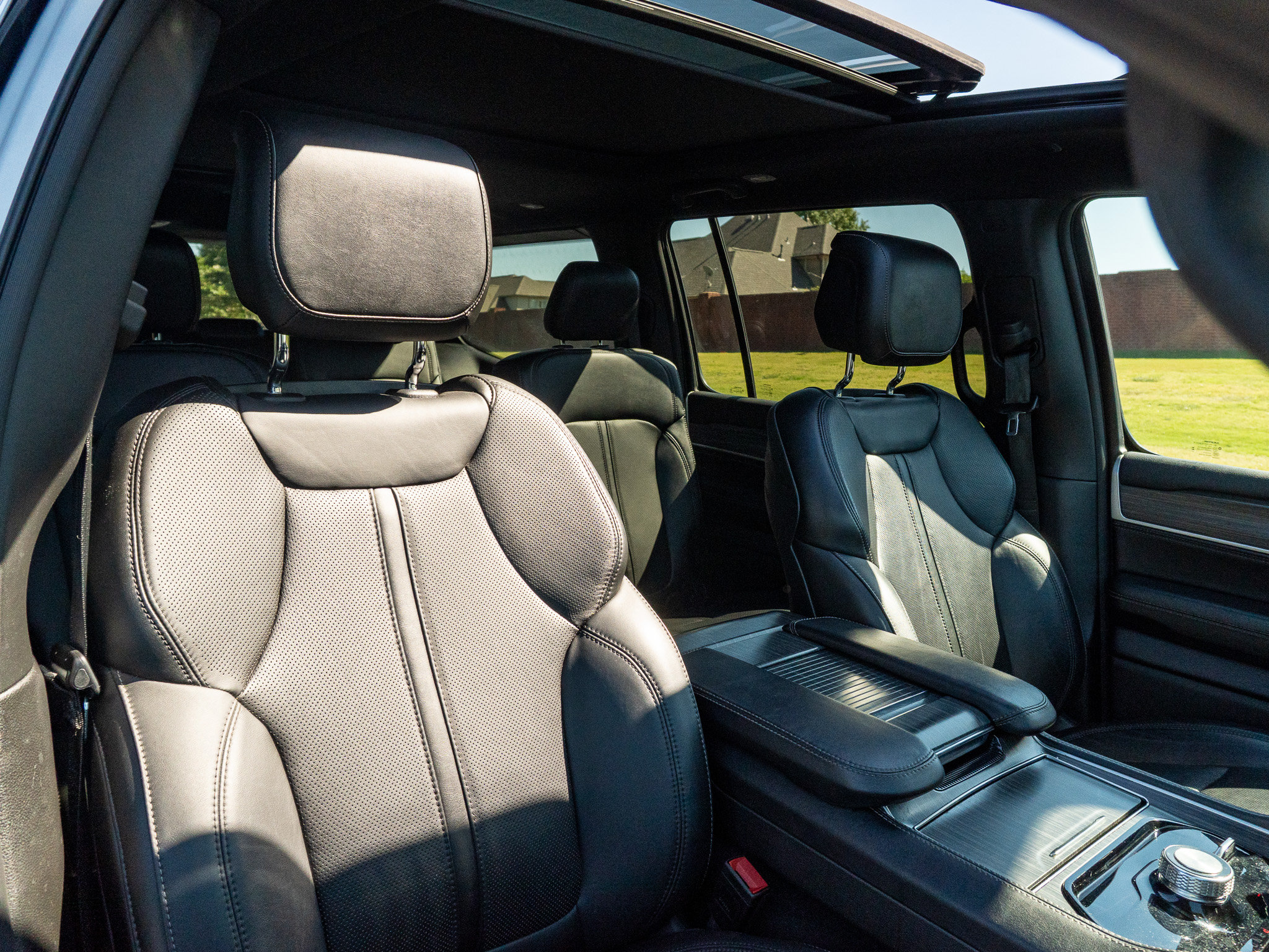 Used 2023 Jeep Wagoneer Series II w/ Premium Group I AWD/4WD image 21