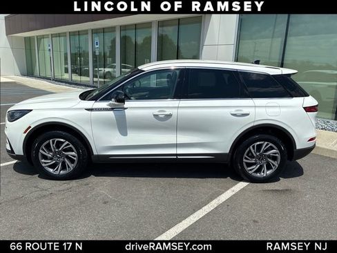 Used 2023 Lincoln Corsair AWD image 2