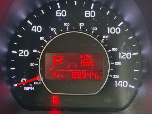 Used 2016 Kia Soul + image 11