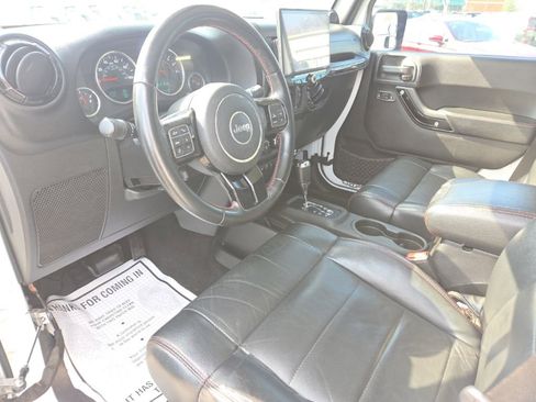 Used 2012 Jeep Wrangler Unlimited Sahara image 16