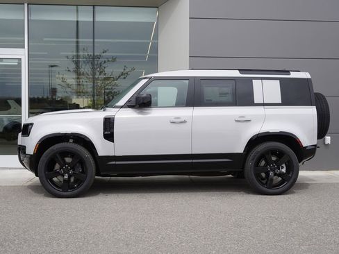 New 2026 Land Rover Defender 110 X-Dynamic SE AWD/4WD image 8