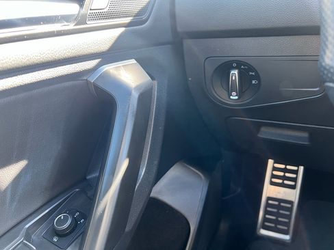 Used 2023 Volkswagen Tiguan SE R-Line image 22