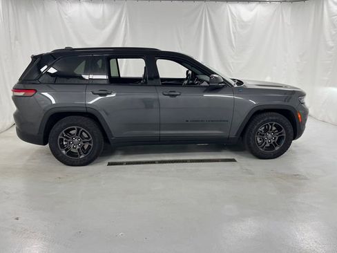 Used 2024 Jeep Grand Cherokee Trailhawk image 2