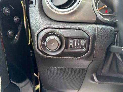 Used 2021 Jeep Wrangler Unlimited Sahara AWD/4WD image 19