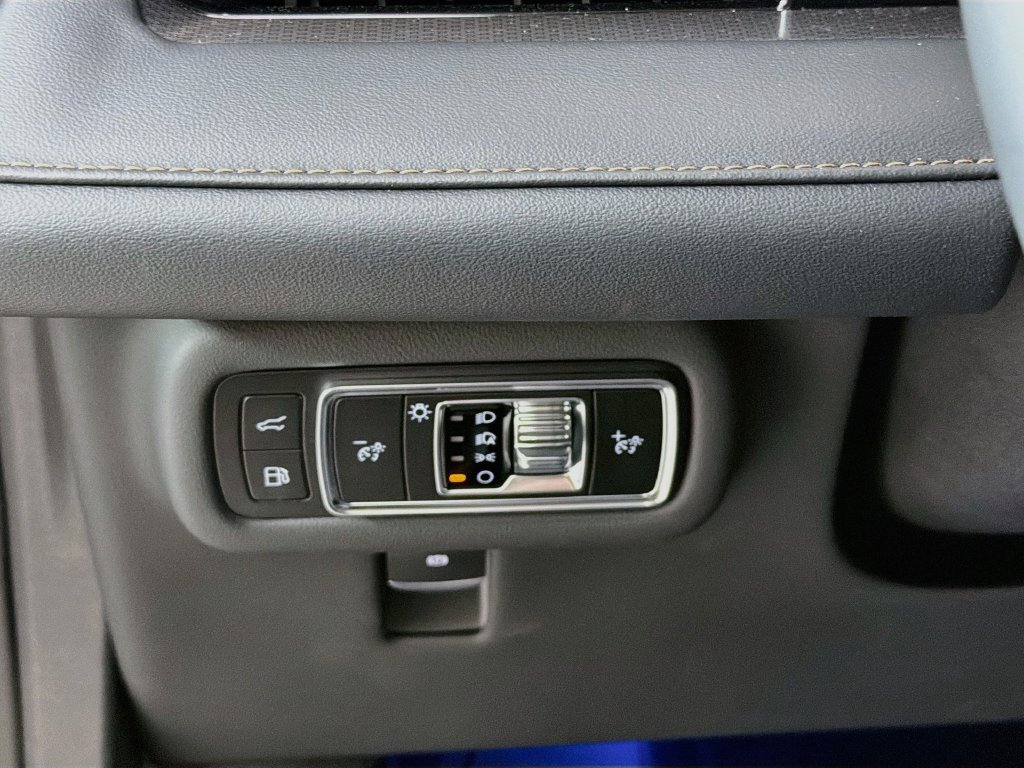 Used 2026 Lincoln Nautilus Premier w/ Equipment Group 102A AWD/4WD image 10