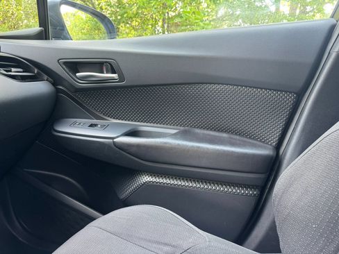 Used 2019 Toyota C-HR LE FWD image 17
