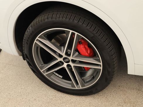 Certified 2025 Audi Q5 e Premium Plus w/ Premium Plus Package image 32