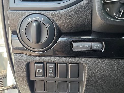 Used 2024 Nissan Titan SV w/ SV Convenience Package AWD/4WD image 21