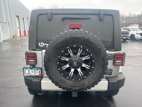 Used 2015 Jeep Wrangler Unlimited Sahara w/ Connectivity Group image 8