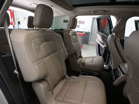 Used 2023 Lincoln Aviator Reserve image 45