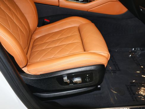 Used 2023 BMW X6 M50i w/ Executive Package image 47