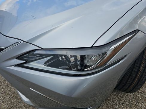 Certified 2023 Lexus ES 300h w/ Luxury Package image 33