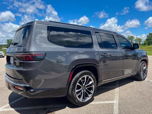 Used 2023 Jeep Wagoneer L Series III w/ Premium Group I AWD/4WD image 6