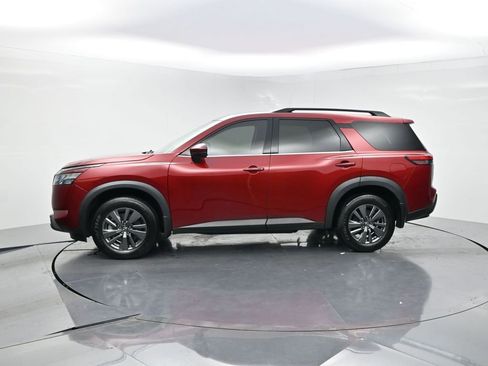 Used 2024 Nissan Pathfinder SV w/ Lighting Package (N92) FWD image 3