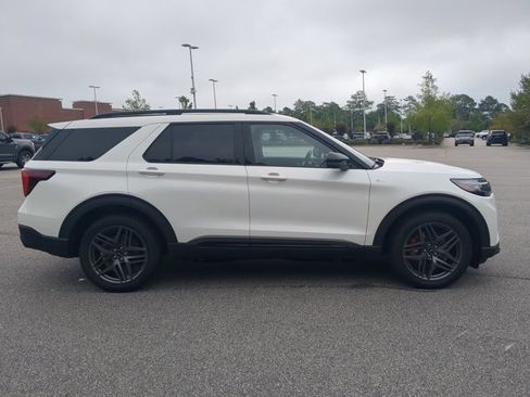 Certified 2025 Ford Explorer ST-Line AWD/4WD image 3