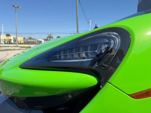 Used 2018 McLaren 570S Spider image 5