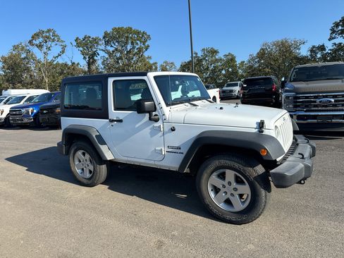 Used 2017 Jeep Wrangler Sport w/ Quick Order Package 24S AWD/4WD image 4