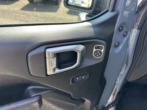 Used 2024 Jeep Wrangler Sport S image 13