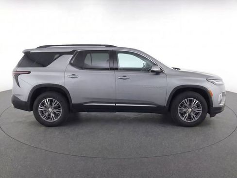 Used 2026 Chevrolet Traverse LT w/ LPO, Floor Liner Package FWD image 8