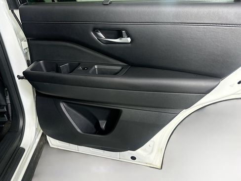 Used 2023 Nissan Pathfinder SL w/ Black Appearance Package FWD image 32
