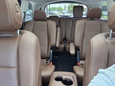 Certified 2024 Mercedes-Benz GLS 450 4MATIC image 27
