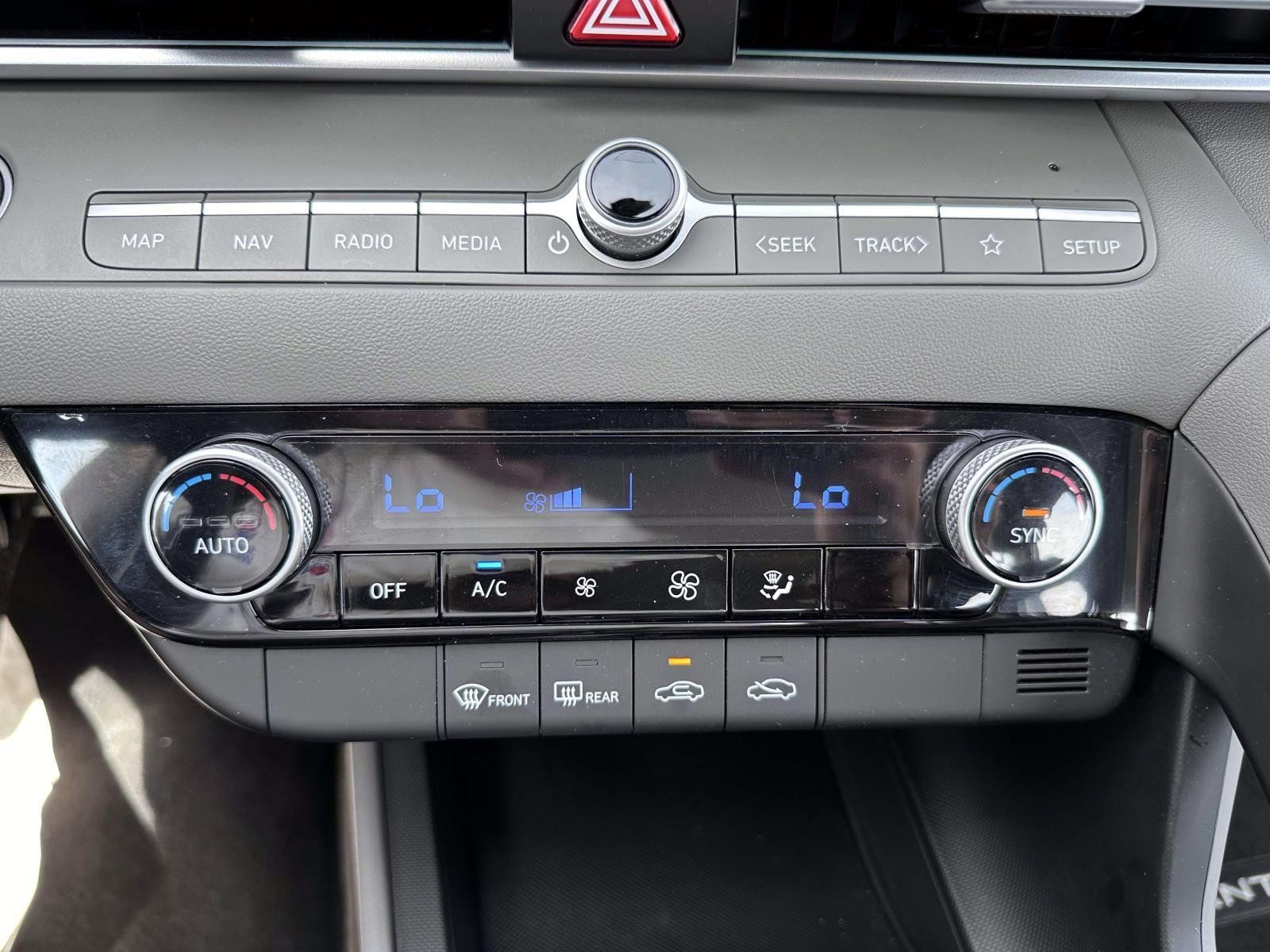 Used 2024 Hyundai Elantra SEL FWD image 23