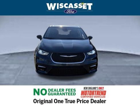 Used 2024 Chrysler Pacifica Touring-L image 9