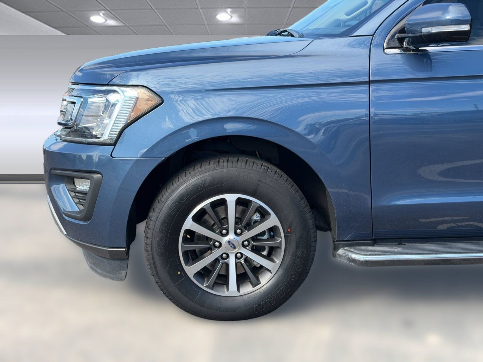 Used 2020 Ford Expedition XLT w/ Equipment Group 202A AWD/4WD image 25