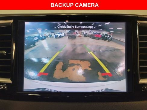 Used 2024 Chrysler Pacifica Touring-L image 17