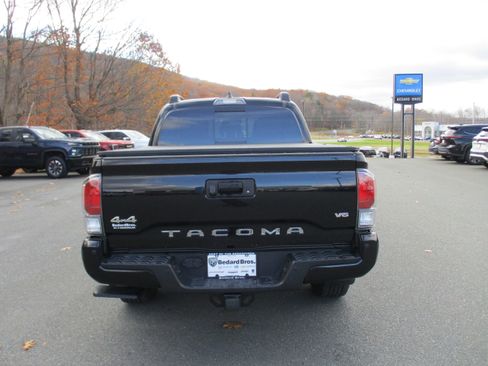 Used 2020 Toyota Tacoma Limited image 6
