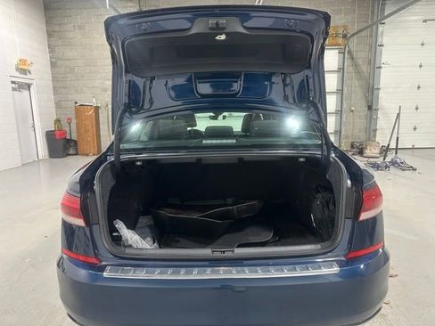 Certified 2022 Volkswagen Passat 2.0T R-Line image 21